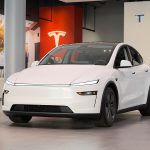 Tesla_Model_Y_2025_at_Santana_Row_dllu_02