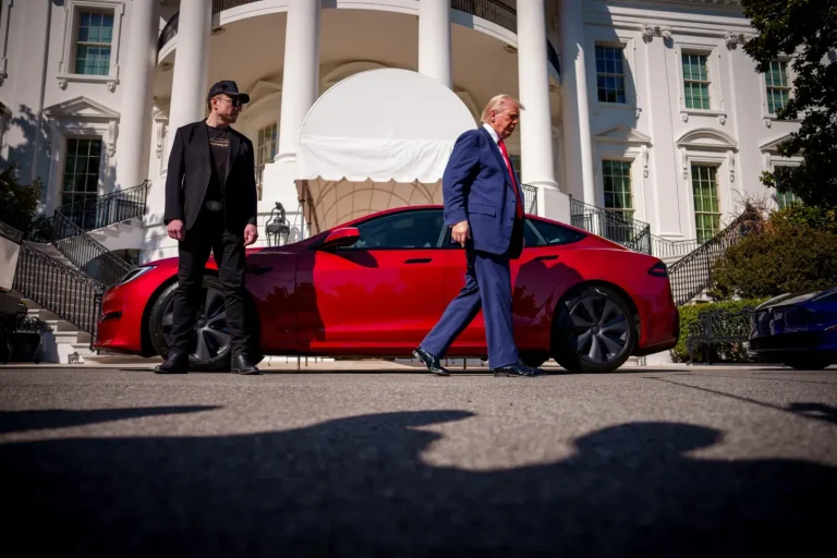 2605587-donald-trump-tesla