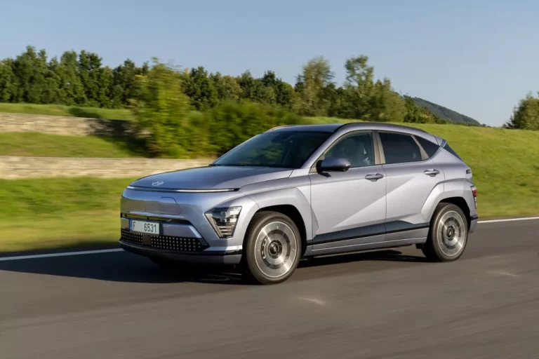 hyundai-kona-electric-0923-dynamic-05